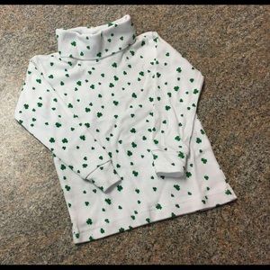 white green clover print turtle neck T sz 2t EUC